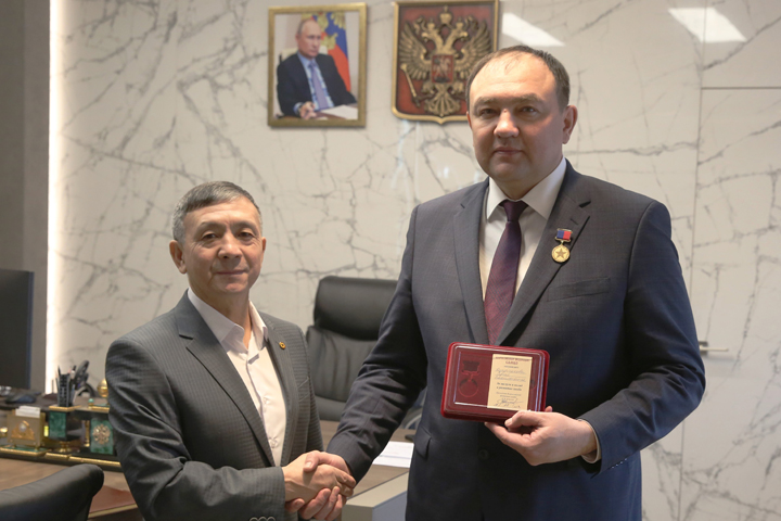 Генеральный директор «СУЭК-Хакасия» отмечен наградой Всероссийской федерации самбо 